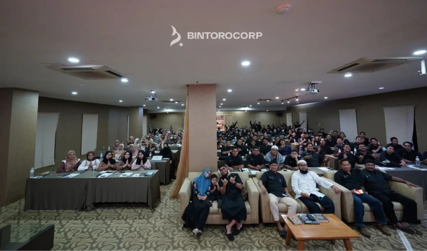 Foto bersama karyawan Bintoro Corp saat acara Pesantren Kilat